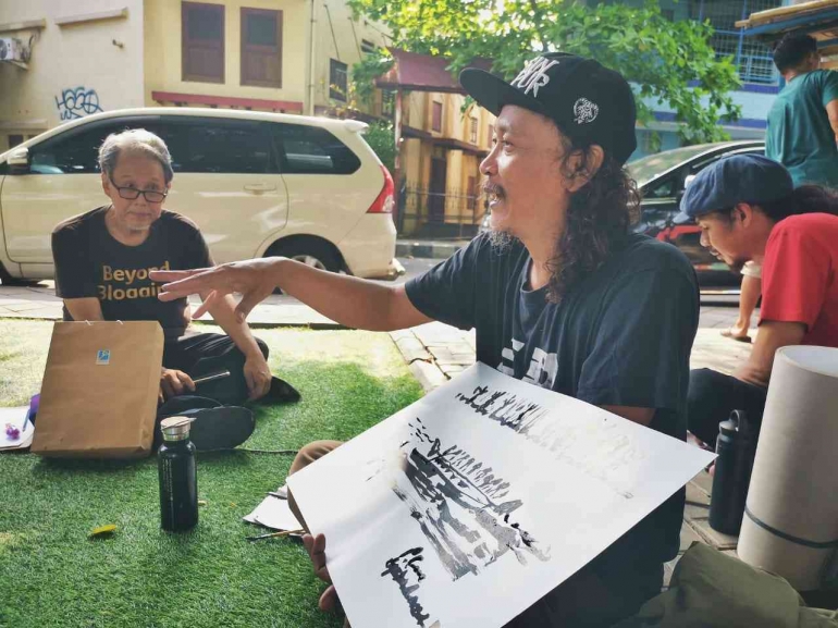 Seniman Edi Bonetski yang menjadi mentor pada acara Sketsa On The Spot (Dokumentasi Pribadi)