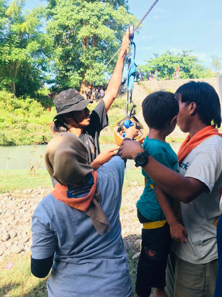 aktifitas Flying fox perdana di dusun patula, Desa malaju, kec kilo kab dompu,