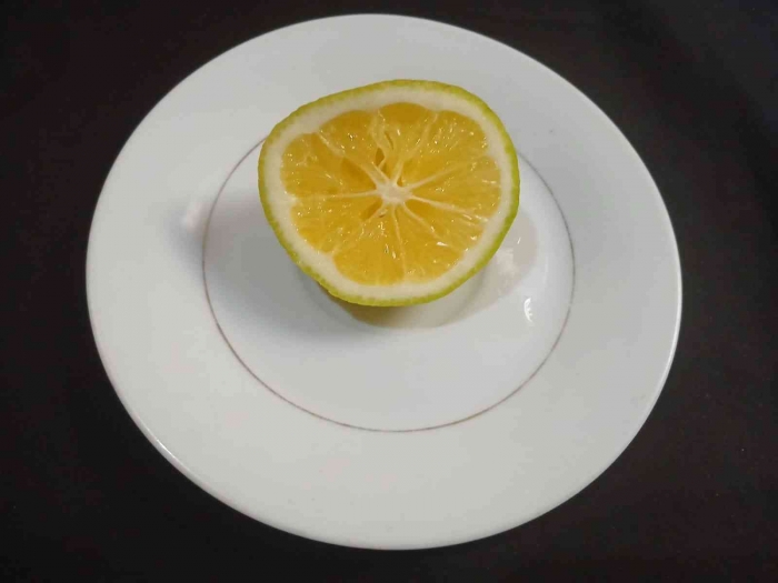 Jeruk nipis siap diperas(dokumentasi pribadi: Isti Yogiswandani)