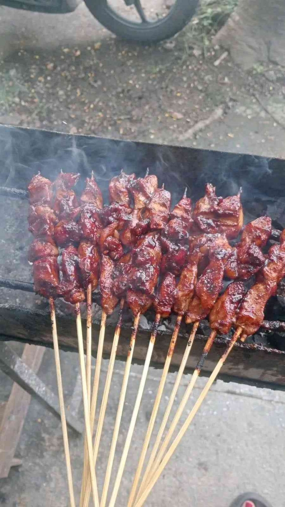 Sate kambing Ponorogo tidak kalah terkenal dan lezat dibanding sate ayam nya(dokumentasi pribadi: Isti Yogiswandani)