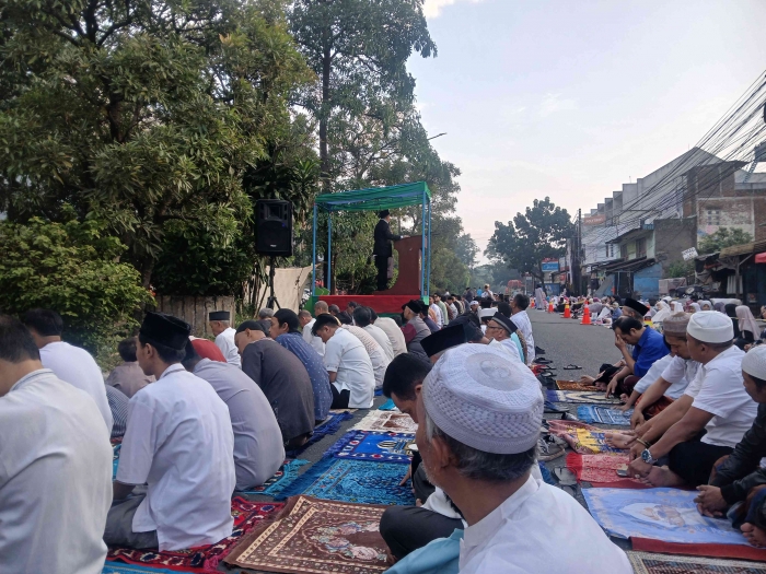 Khutbah idul adha di jalan jamika bandung/dokpri