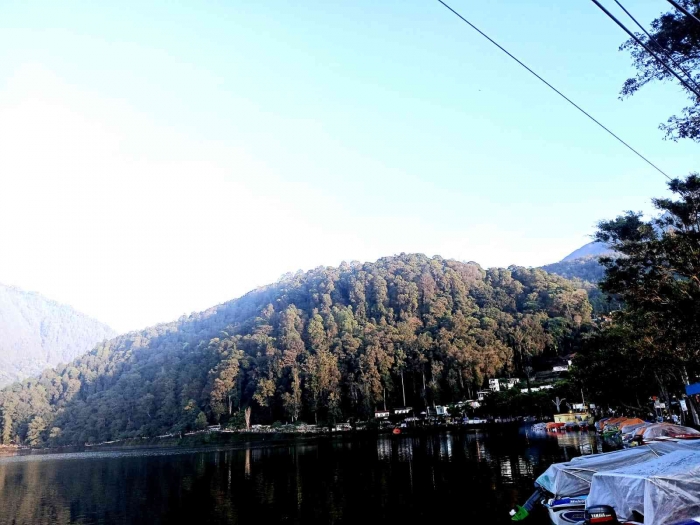 Panorama alam yang memukau ( dokumentasi pribadi: Isti Yogiswandani)