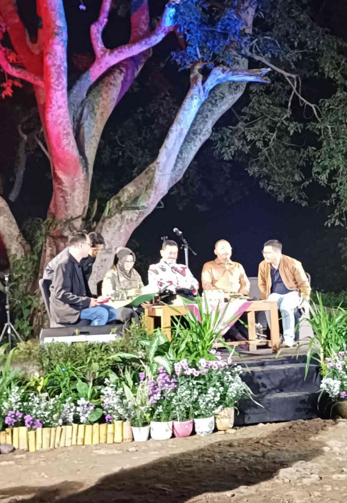 Dialog interaktif dan diskusi bersama para kepala daerah dan pejabat daerah (dokumentasi pribadi: Isti Yogiswandani)