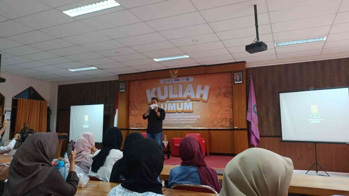 Foto Saat Kuliah Umum (Sumber : Dokumentasi Pribadi)