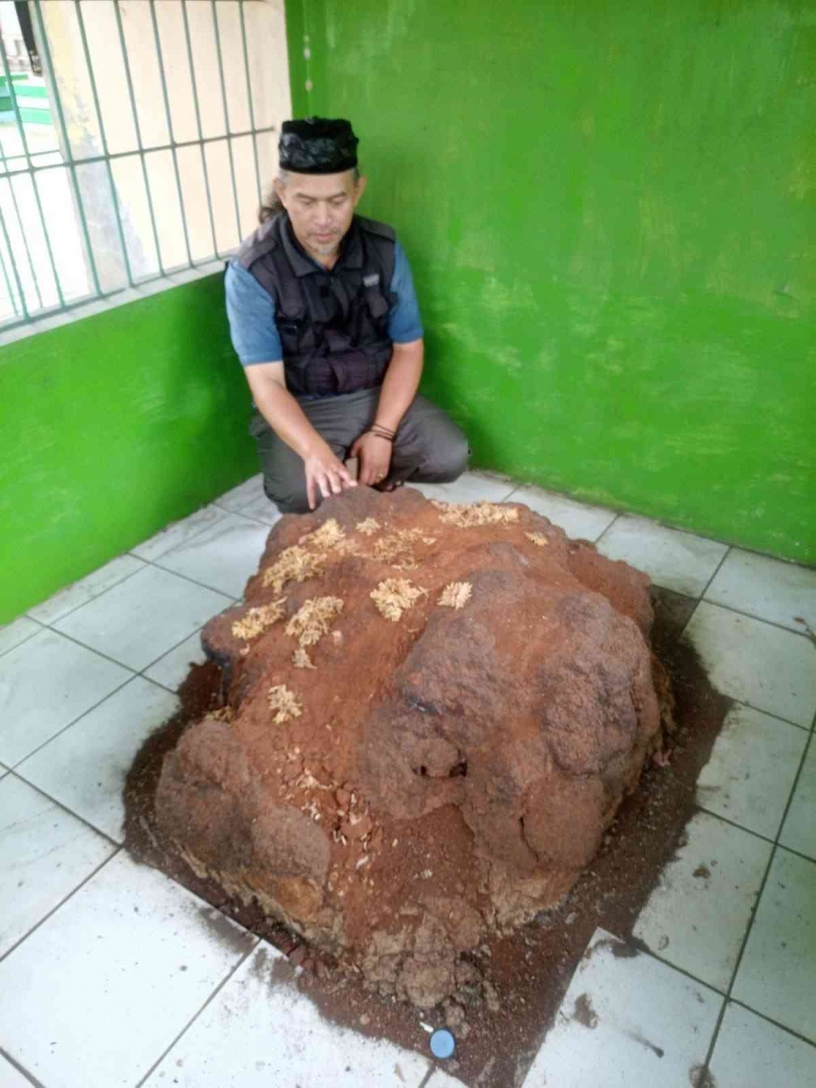 Makam Pangeran Achmad Bolonson di Cibubur, Jakarta Timur // Sumber; Koleksi Pribadi Raden Daden Ramdani