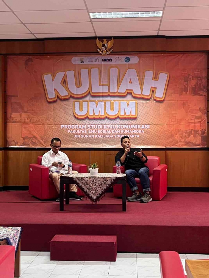 Foto Moderator dan Narasumber (Sumber: Dokumentasi Panitia)