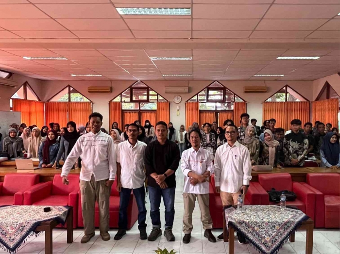 Foto Narasumber Dengan Dosen Dan Mahasiswa (Sumber : Dokumentasi Panitia)