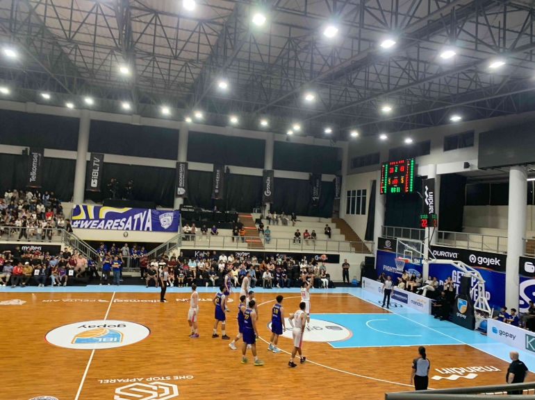 Foto pertandingan IBL RANS Simba Bogor Melawan Satya Wacana Salatiga (Semarang, 11 Juni 2025)