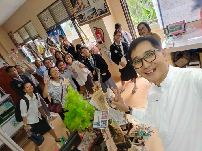 (Selfie photo) The 1st visiting young scientists from YPPK Dr. J.B. Sitanala schools in ELim Advanced Technology (EAT) Lab.