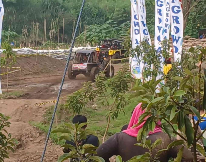 Peserta dari tim Trinil Ngawi (dokumentasi pribadi: Isti Yogiswandani)