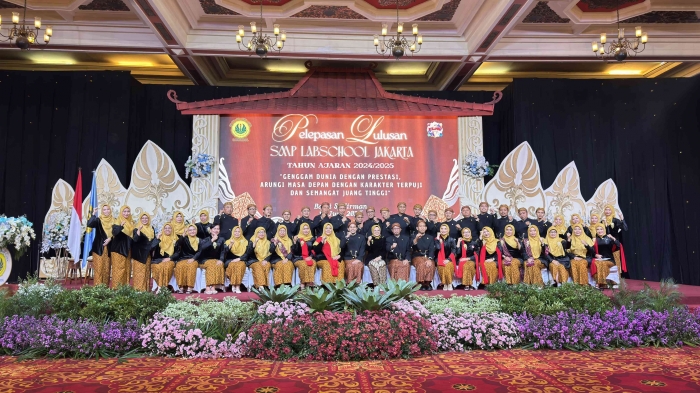 Guru dan tendik SMP Labschool Jakarta/ Ali Topan