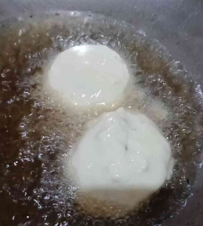 5. Goreng sampai kuning keemasan (dokumentasi pribadi: Isti Yogiswandani)