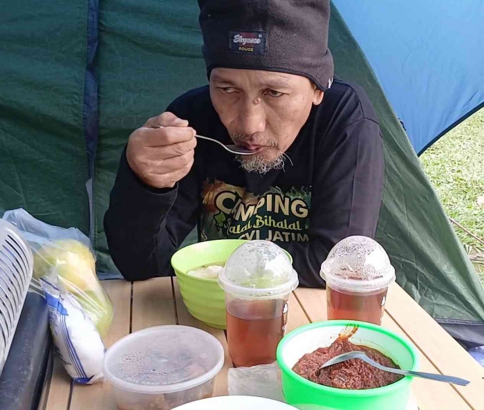 Nikmati makanan selagi hangat (dokumentasi pribadi: Isti Yogiswandani)