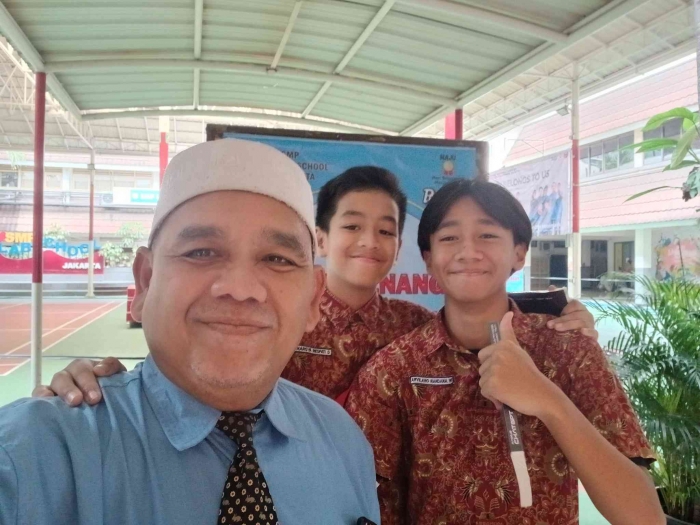 Omjay bersama siswa SMP Labschool Jakarta/dokpri