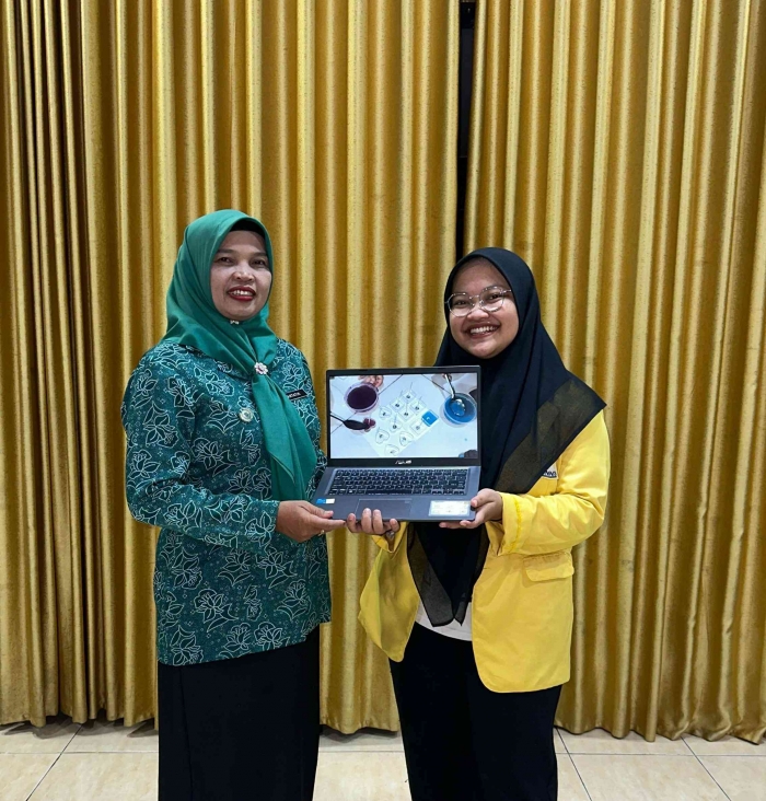 Foto bersama Ibu TP PKK Desa Latak