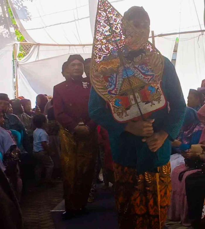 Kirab Gunungan (dokumentasi pribadi: Isti Yogiswandani)