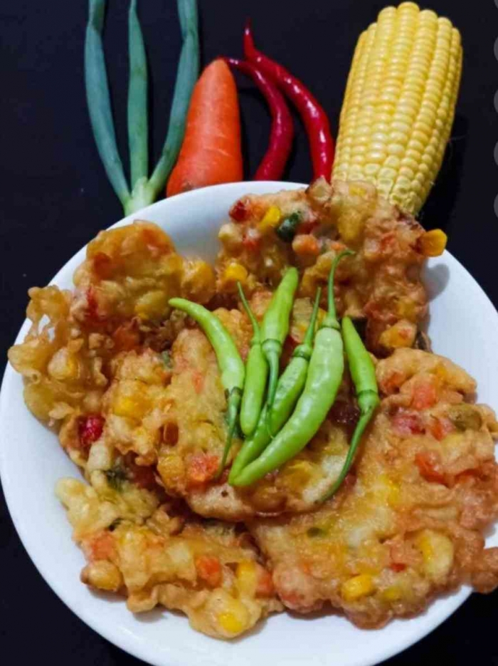 Bakwan jagung pedas bumbu iris, bakwan jagung kreasi ku. Koleksi dulu sebelum berbisnis gorengan (dokumentasi pribadi: Isti Yogiswandani)