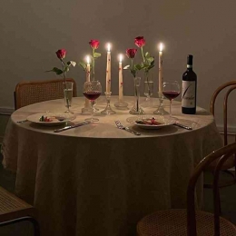Romantic Dinner (Pinterest)