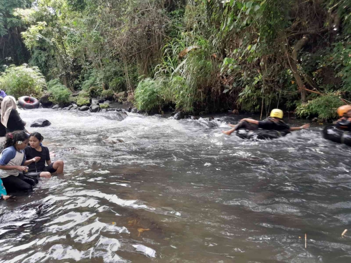 Peserta tubing terbawa arus sungai (dokpri)