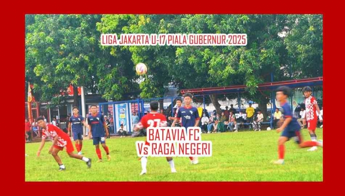 Batavia FC (merah) dan Raga Negeri (biru dongker) dalam Liga Jakarta U-17 Piala Gubernur 2025. Foto: Isson Khairul