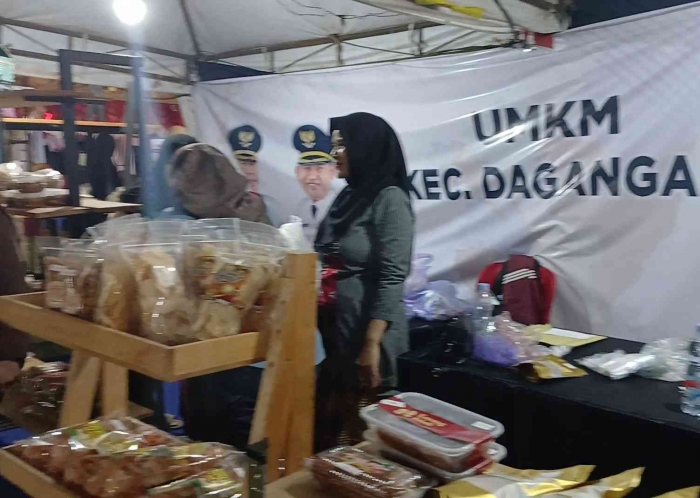 Stand Kecamatan Dagangan (dokumentasi pribadi: Isti Yogiswandani)