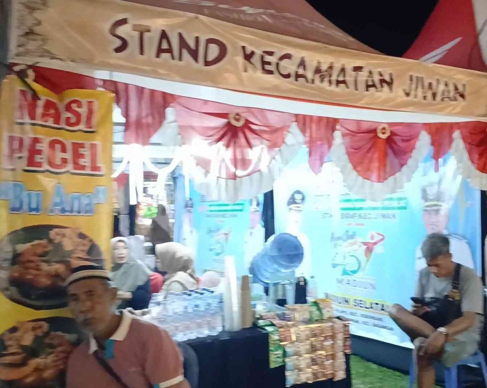 Stand Kecamatan Jiwan(dokumentasi pribadi: Isti Yogiswandani)