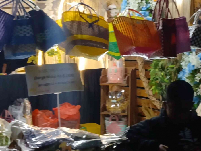 Stand Kecamatan Geger (dokumentasi pribadi: Isti Yogiswandani)