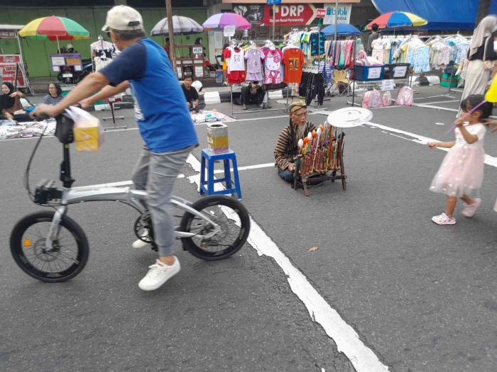 Pengamen Balonku Ada Lima (dokpri)