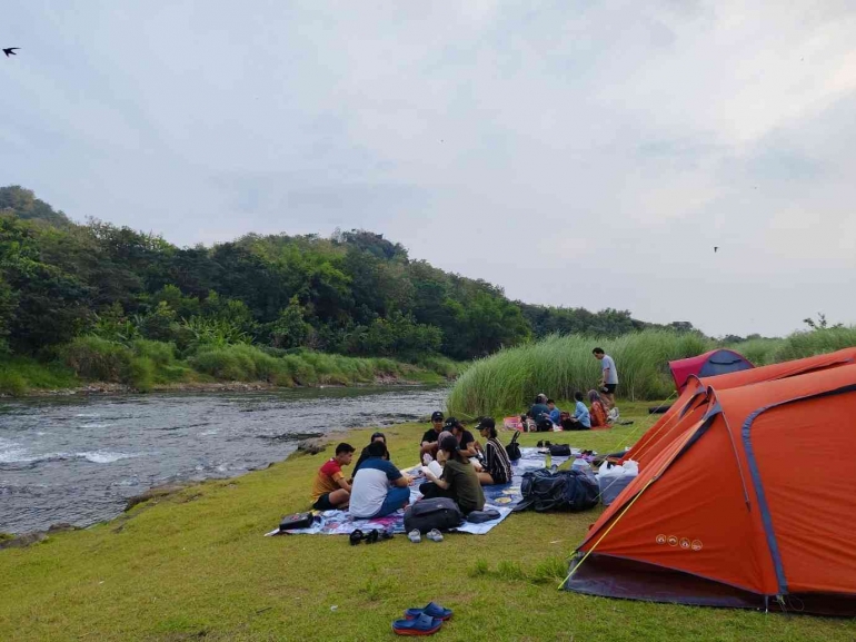 Potrobayan Senja di Tepi Opak: Potrobayan River Camp, Buah Karya Anak Muda di Masa ...
