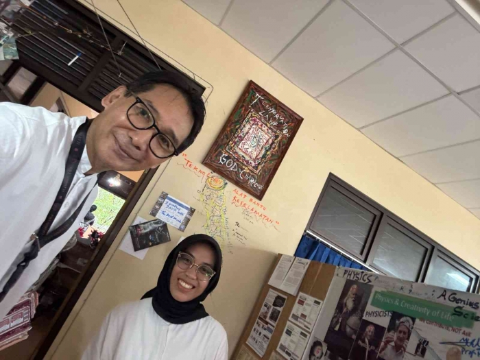 (Selfie photo) Ruang Tamu kreatif yang menghubungkan lab teaching dan lab research dari Lab EAT.