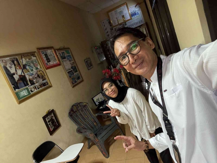 (own photo) Senangnya ibu Dwi memasuki lab EAT yang sangat mengesankan dan ramah lingkungan.