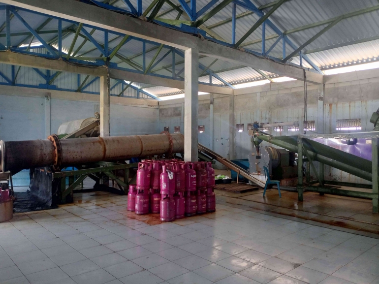 proses pencucian bahan baku dalam produksi garam industri