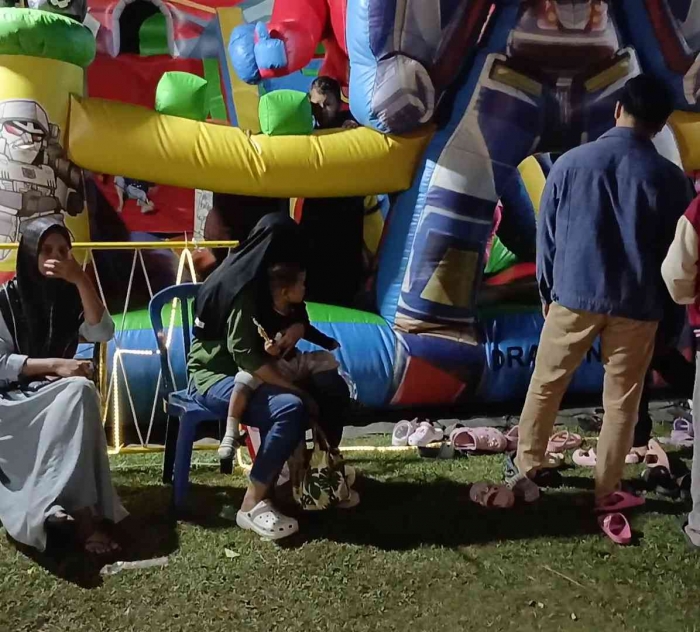 Istana balon karakter super Hero favorit anak-anak (dokumentasi pribadi: Isti Yogiswandani)