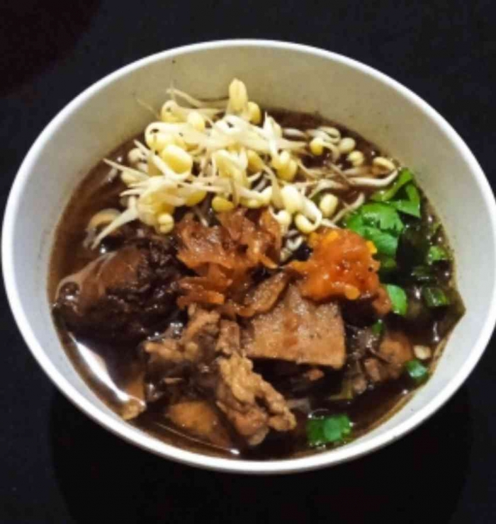 Terima kasih rawon nya Panitia Camping Silaturahim CAF Mampiro (dokumentasi pribadi: Isti Yogiswandani)