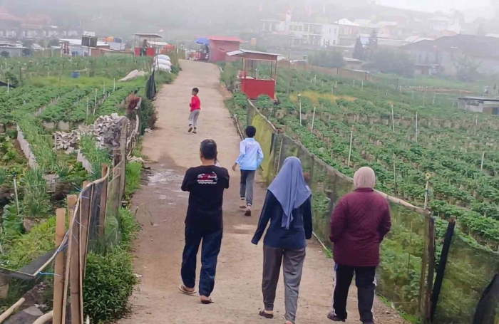 Camping dan Berwisata bersama keluarga (Dokumentasi pribadi: Isti Yogiswandani)