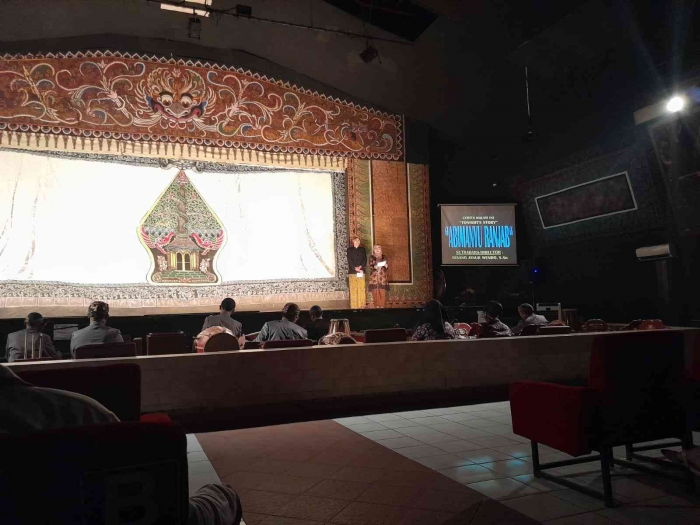 Pembawa acara membacakan nama para pemain WO (dokpri)