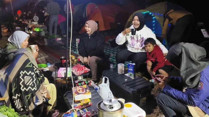 Serunya suasana malam sambil ngopi-ngopi di acara Camping silaturahmi CAF Mampiro(Dokumentasi pribadi: Om Zamzam)