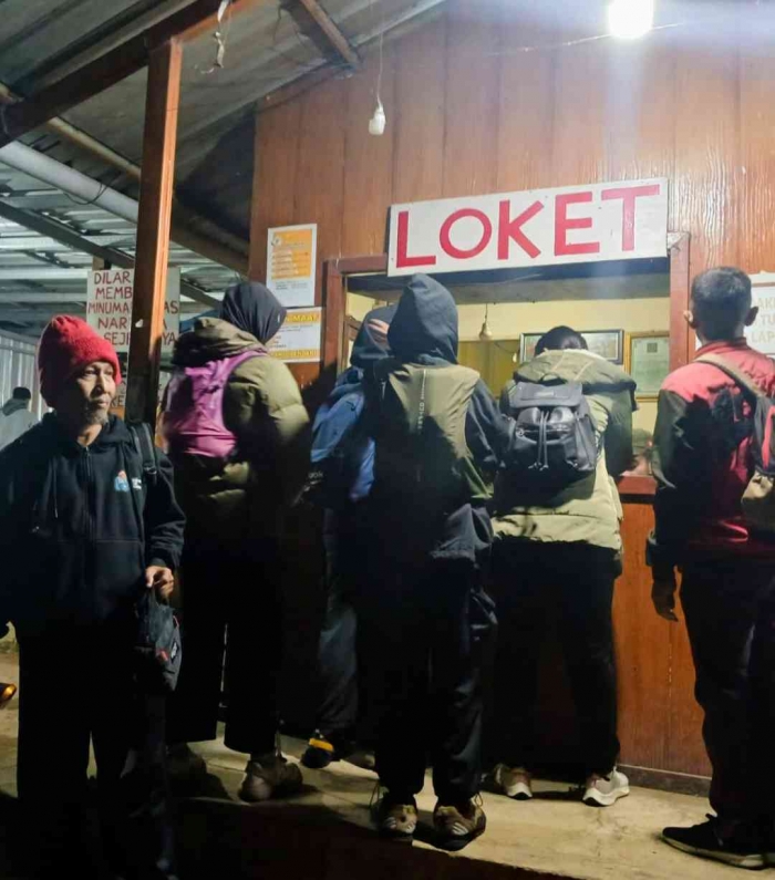 Sedikit antre di loket pendaftaran (Dokumentasi pribadi: Isti Yogiswandani)