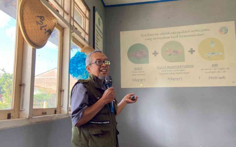 Penyampaian Materi oleh Narasumber Ir. Bambang Sugiarto, M.T.