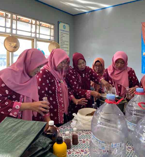 Praktik Pembuatan Eco Enzyme