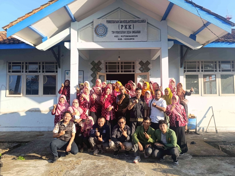 Tim PbM UPN Veteran Yogyakarta bersama Para Peserta Penyuluhan