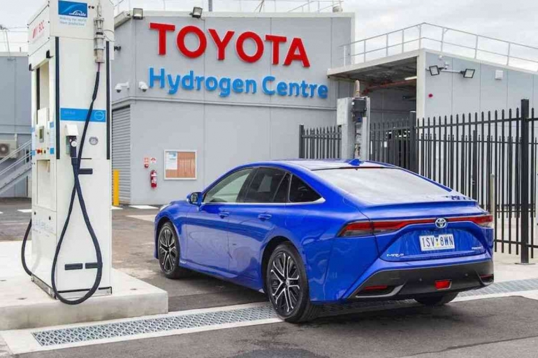 Ilustrasi mobil hidrogen Toyota. (Joel Strickland/CARSCOOPS.com via Kompas.com)