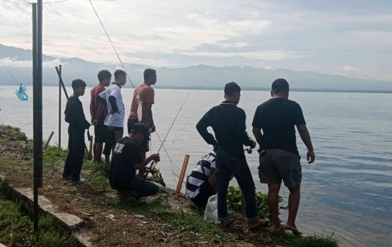 Aktivitas memancing di Danau. (Dokumentasi Pribadi)