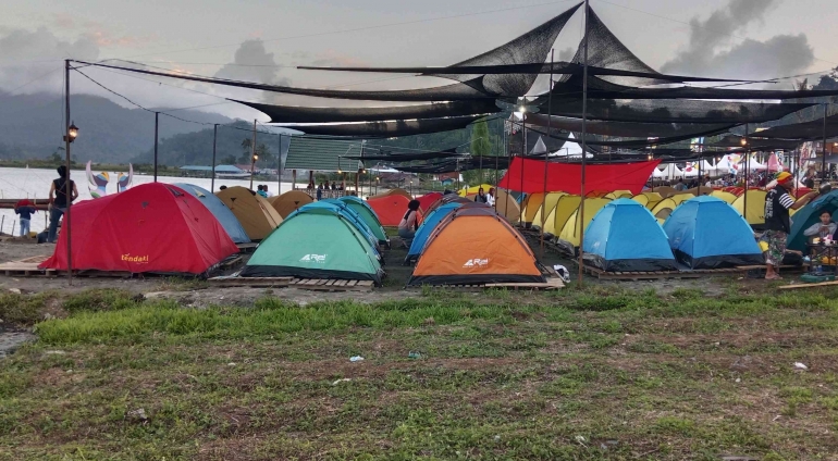 Lokasi Camping Ground penuh sesak. (Dokumentasi Pribadi)