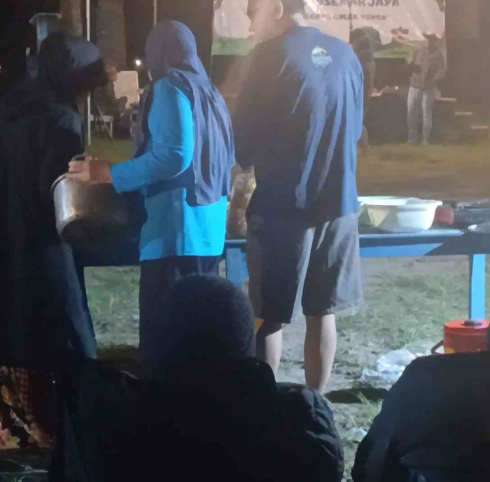 Selesai makan malam (dokumentasi pribadi: Isti Yogiswandani)