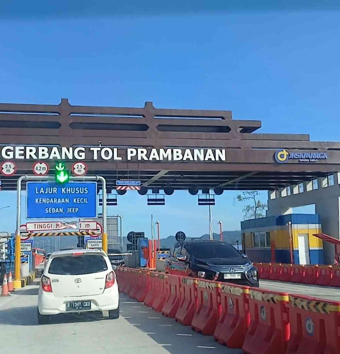 Keluar tol Prambanan untuk lanjut ke rute Manisrenggo- Prambanan (dokumentasi pribadi: Isti Yogiswandani)