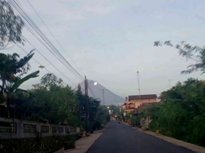 Menjelang sampai di lokasi, pemandangan senja terlihat indah (dokumentasi pribadi: Isti Yogiswandani