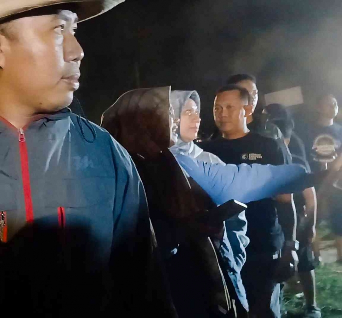 Antri sambil berinteraksi (dokumentasi pribadi: Isti Yogiswandani)