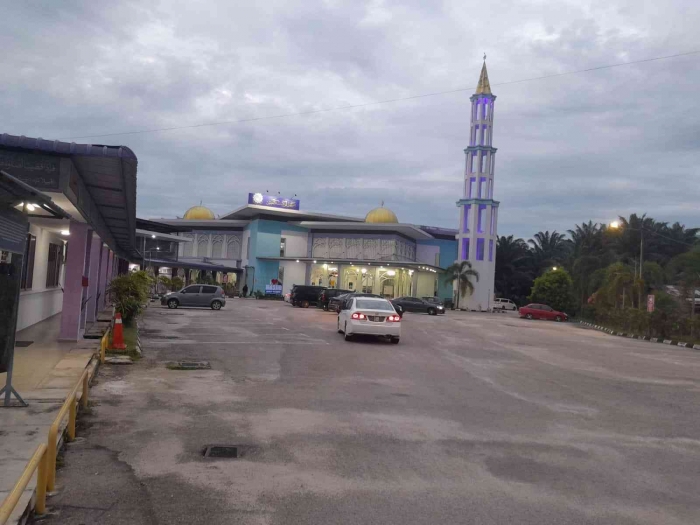 temat parkir di depan masjid (dokpri)