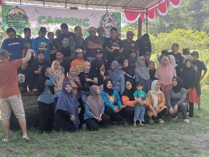 Ayuk, foto bersama. Atur posisi dulu..(dokumentasi pribadi: Isti Yogiswandani)